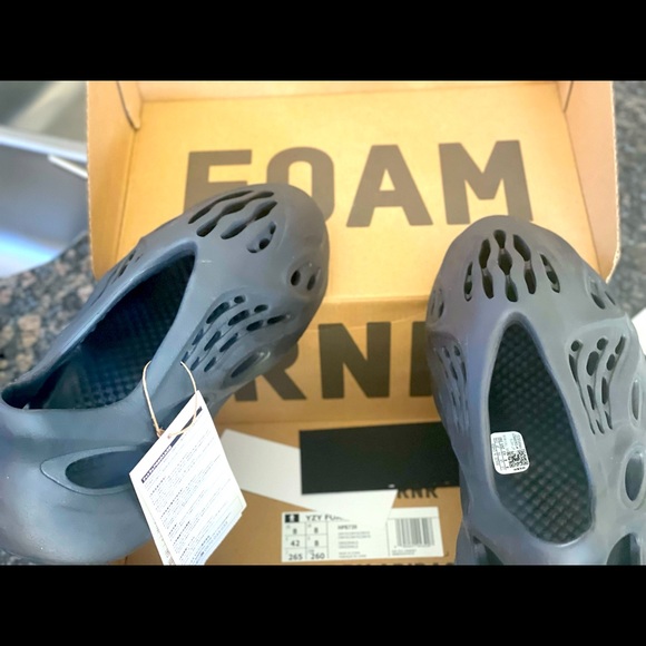 Yezzy Foam Runners Onyx brand new never worn size 8 US men 9 US W.
